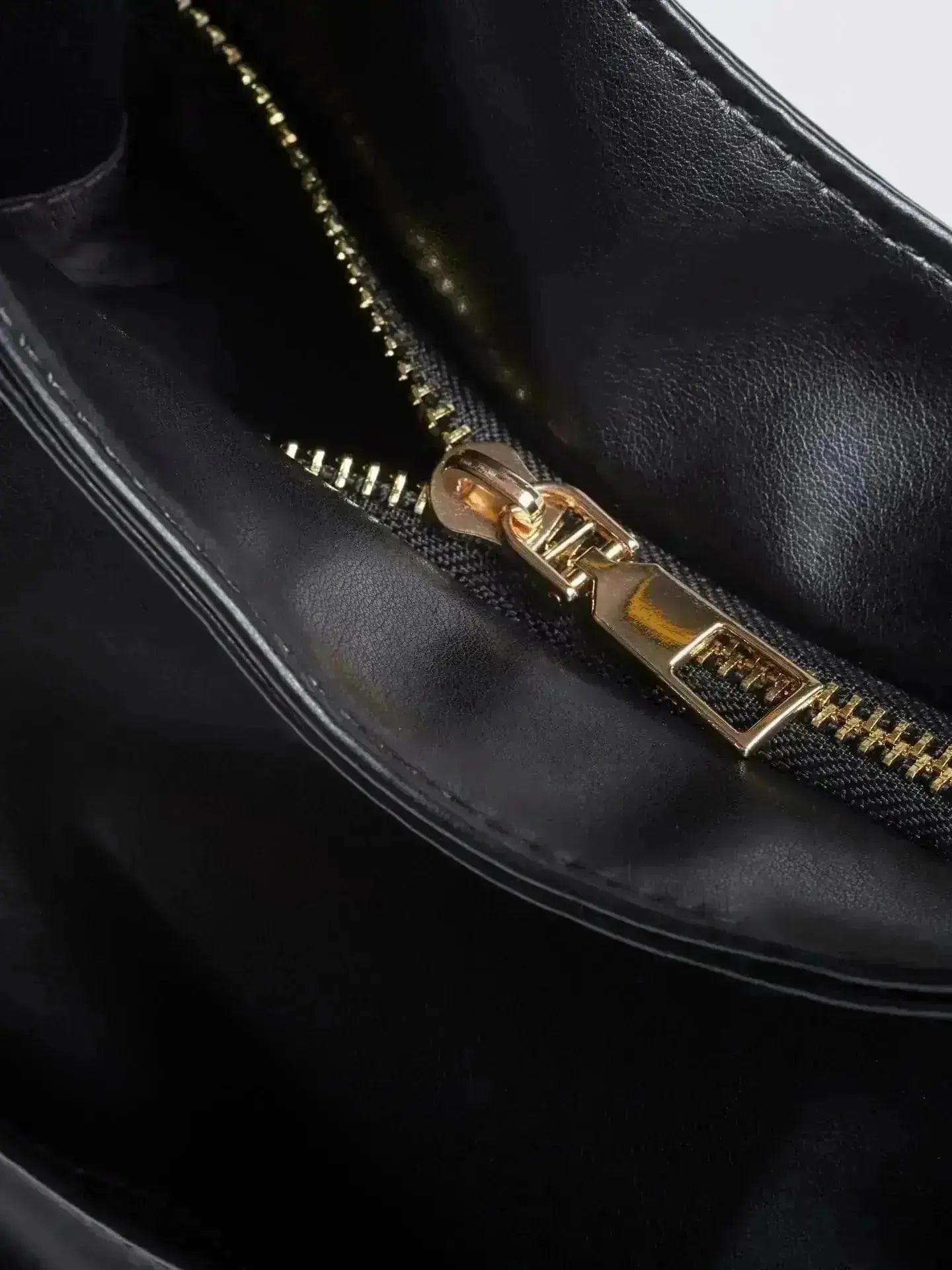 Everyday BB Bag – Leather Bucket Bag with Laptop Fit