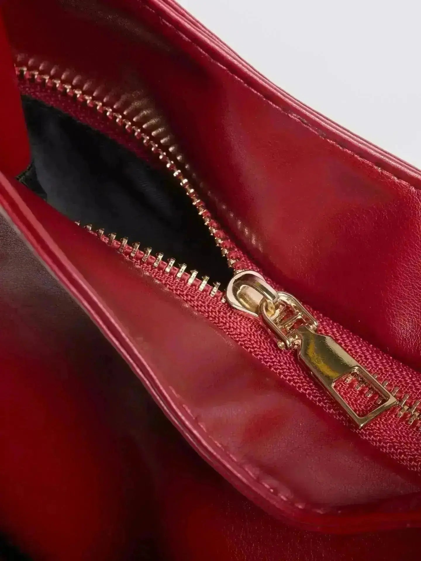Everyday BB Bag – Leather Bucket Bag with Laptop Fit