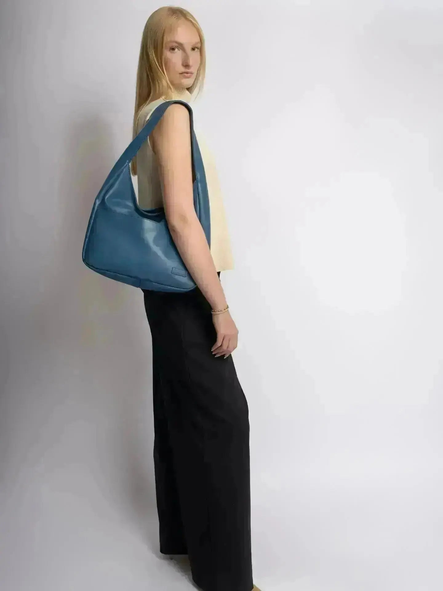 Everyday BB Bag – Leather Bucket Bag with Laptop Fit