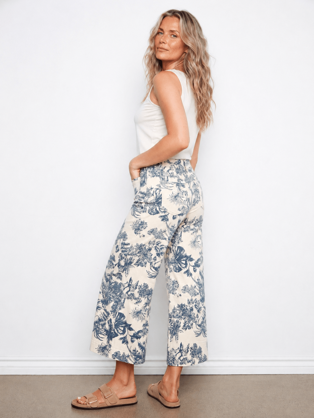 Printed Cropped Patch Pocket Flare Twill Pants - Versailles
