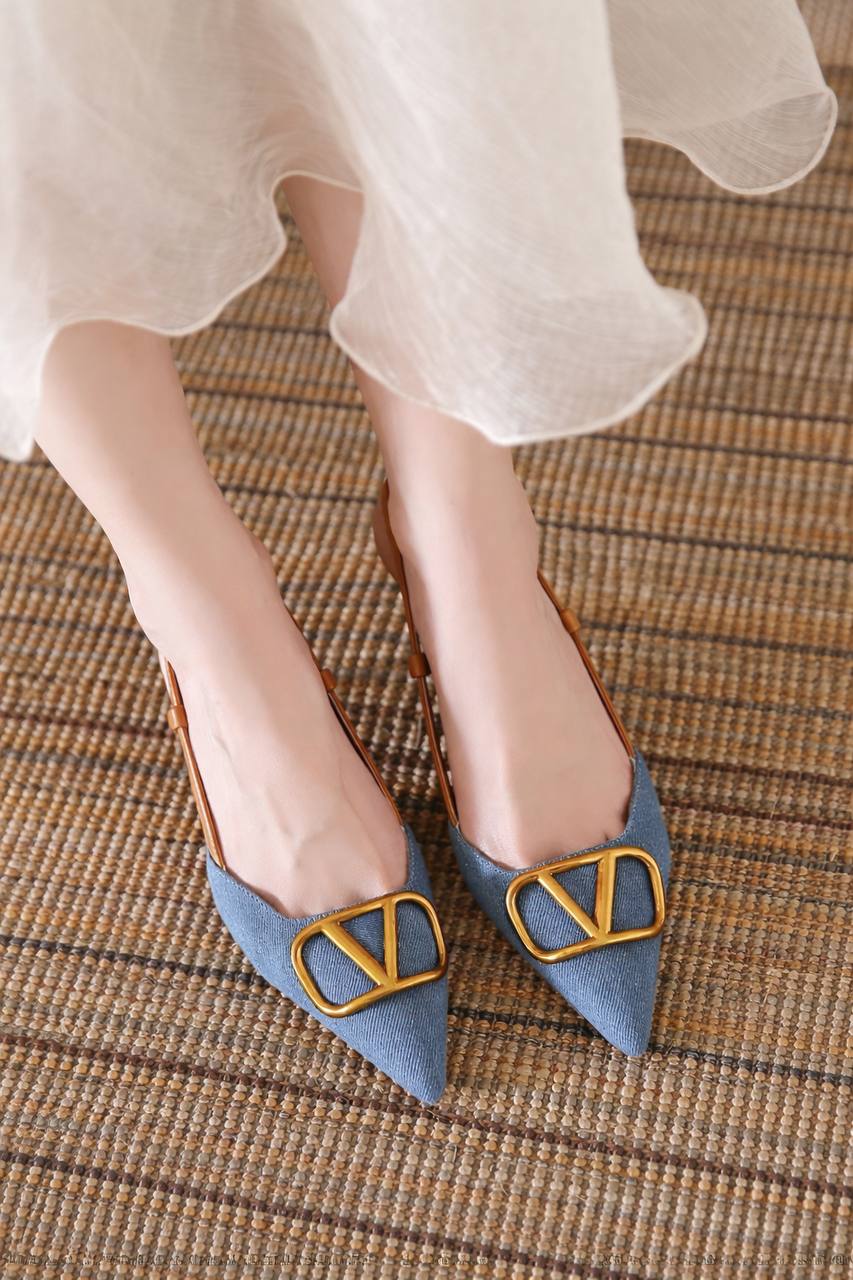 Chic Pointed Slingback Heels with Gold Buckle