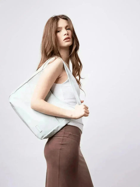 Everyday BB Bag – Leather Bucket Bag with Laptop Fit