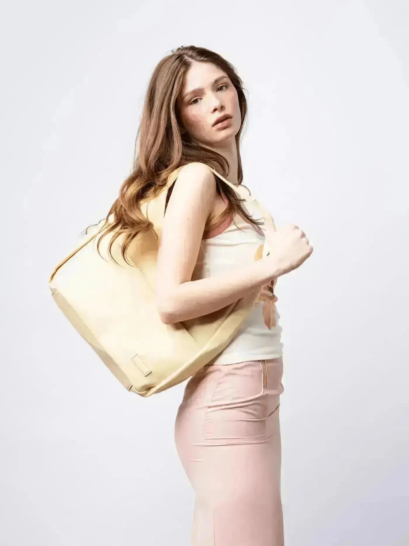 Everyday BB Bag – Leather Bucket Bag with Laptop Fit